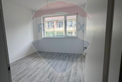2 camere + curte, bloc nou, zona centrala - 5