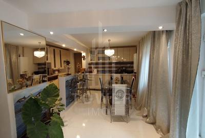 Casa de vanzare cu spatiu comercial la parter - 2