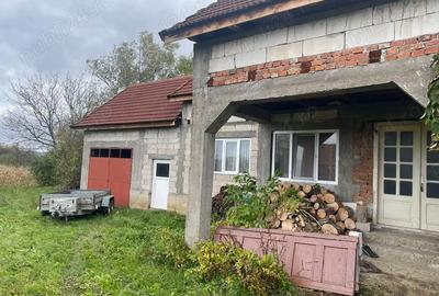 Casă cu 5 camere cu Teren 1000 Mp în Unciuc - 7