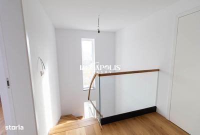 Casă cu 4 camere cu Teren 300 Mp în Central - 9