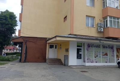 Spațiu comercial, de 35 mp, în Central - 4