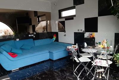 Casă cu 6 camere cu Teren 3500 Mp în Cireșu - 2