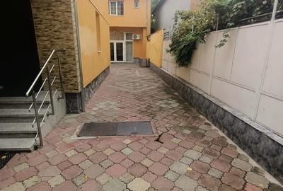 Casă cu 6 camere în Șagului