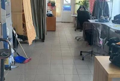 Spațiu comercial, de 65 mp, în Titan - 1