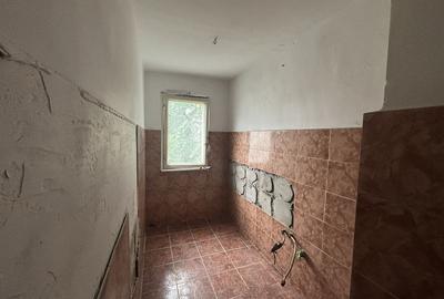 Apartament cu 3 camere semidecomandat în Central - 3