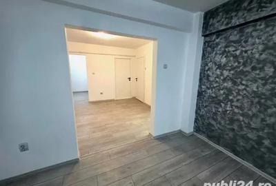 De vanzare apartament cu 4 camere, zona Pietei, complet renovat, 76.490 euro - 3