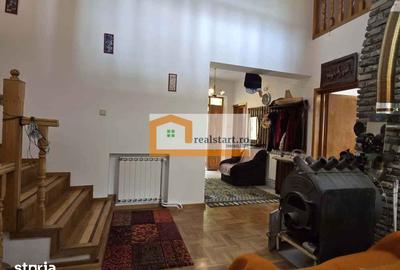 Casă cu 9 camere cu Teren 1800 Mp în Central - 11