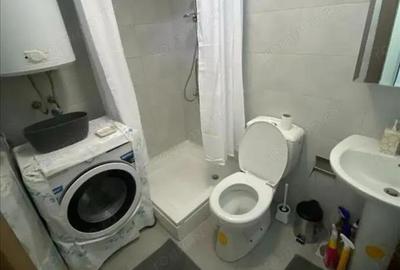 Garsonieră în Titan