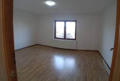 Duplex cu 4 camere cu Canalizare în Dumbrăvița - 3