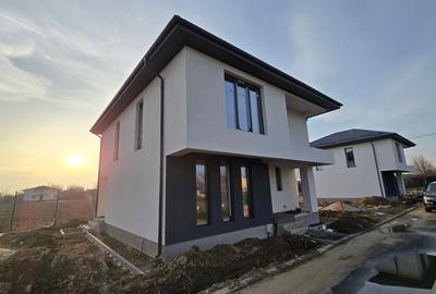 Casă individuală cu 4 camere cu Canalizare în Bolintin-Vale - 1