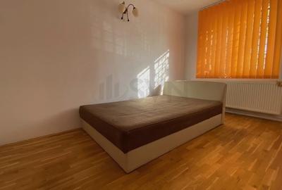 Apartament cu 3 camere semidecomandat, mobilat în 1 Mai - 5
