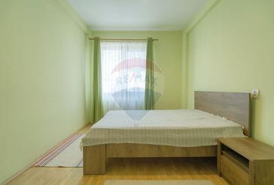 Apartament cu 3 camere semidecomandat, mobilat în Cetatea - 16