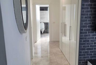 Apartament cu 3 camere semidecomandat în Exterior Vest