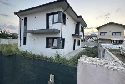 Casă cu Teren 288 Mp în Central - 1