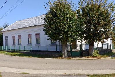 Casă cu 4 camere cu Teren 648 Mp în Cărbunari - 1