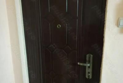 Inchiriez apartament 3 camere Micro 3