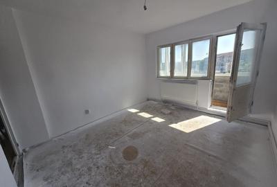 Langa Sud Plaza. Decomandat. Centrala proprie. 2 Balcoane, Debara. - 6