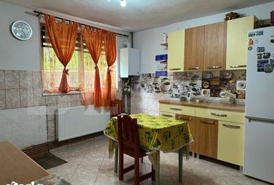 Casă cu 7 camere cu Teren 963 Mp în Tărlungeni - 4