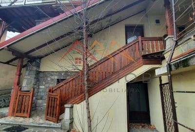 Vila 7 camere, an 1984, garaj, terasa, teren 604 m2, Poiana Campina,PH