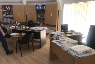 Cladire birouri si hala , zona Golesti, suprafata teren 236 Cladire birouri si hala , zona Golesti, suprafata teren 236 - 1