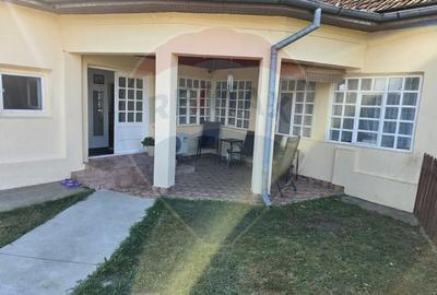 Casa / Vila cu 4 camere de vanzare in zona Central - 1