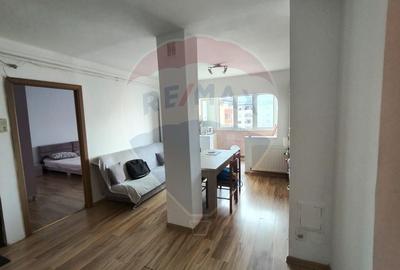 Apartament cu 3 camere decomandat în 1 Mai - 7