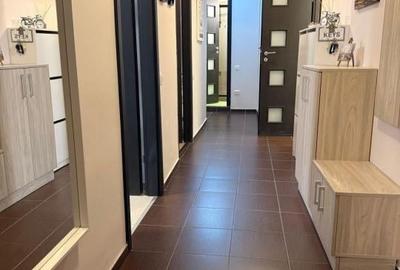 Apartament cu 3 camere decomandat, mobilat în 1 Mai - 5