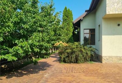 Casă cu 6 camere cu Teren 700 Mp în Central - 13