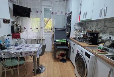 Titan, pe Barajul Sadului,10 minute metrou, bloc 1978, 2 gr sanitare,piata Minis - 8