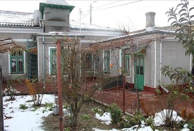 Casă individuală cu 2 camere în Ultracentral