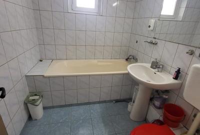 Apartament cu 3 camere decomandat, mobilat în Trafic Greu - 14