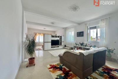 Casă individuală cu 9 camere cu Canalizare în Ghiroda