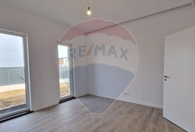 Casă cu 4 camere cu Teren 394 Mp în Tunari - 5