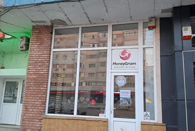 Inchiriez spa?iu comercial B-dul Doroban?ilor colt Str.Scolilor - 3