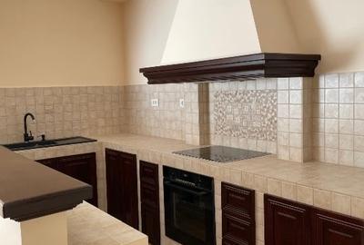 Casă în stil mediteranean, plină de lumină și farmec, cu grădină frumoasă Casă în stil mediteranean, plină de lumină și farmec, cu grădină frumoasă - 5