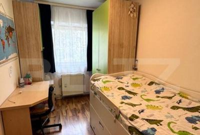 Apartament de vanzare, cu 4 camere, 70 mp, zona Astra - 5
