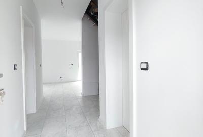 Casă cu 3 camere cu Canalizare în Tomești - 2
