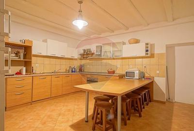 Casă cu 16 camere cu Teren 1368 Mp în Timișu de Sus - 36