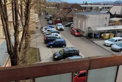 Apartament cu 4 camere decomandat în Central - 2