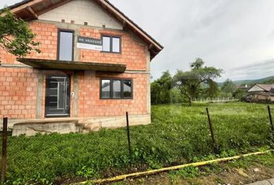 Casă cu 4 camere cu Teren 1000 Mp în Central - 9