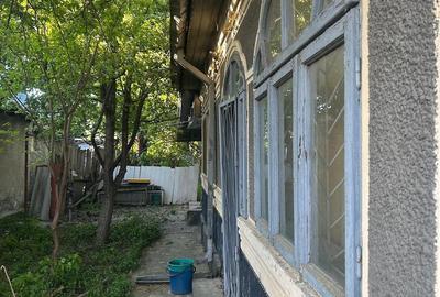 Casă cu 7 camere cu Teren 1304 Mp în Central - 1
