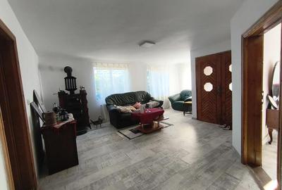 Casă cu 5 camere cu Teren 1560 Mp în Crasna - 4