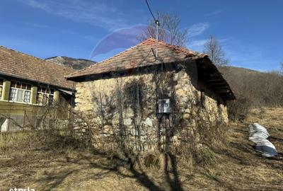 Casă cu 2 camere în Izvoarele