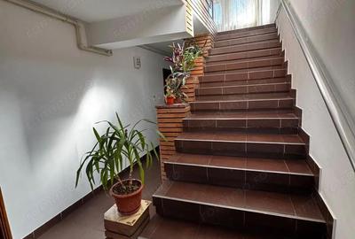 Casă cu 6 camere cu Canalizare în Delfinariu