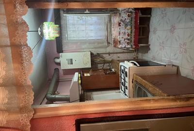 Vind apartament 2 camere zona Mall 9 mai - 4