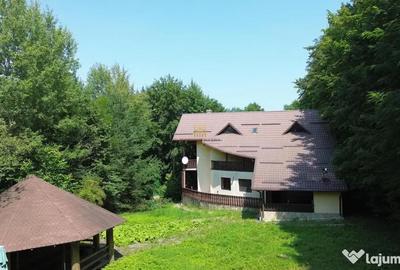 Casă cu 6 camere cu Garaj în Sucevița - 14