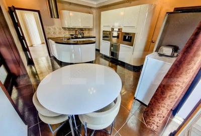 Casă cu Teren 1223 Mp în Central - 3