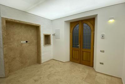 Ap 2 cam renovat, nemobilat, curte comuna, zona ultracentrala - 6