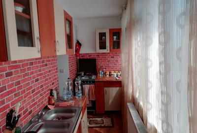 Apartament cu 3 camere decomandat în Tomești - 2