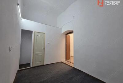 Spatiu comercial de vanzare ultracentral, cu expunere stradala generoasa - 2